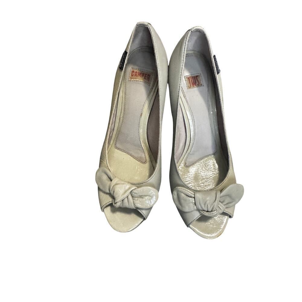Camper Twins Peep Toe Bow Heels EU 35 | Cream Leather Pumps | 3” Heel - Picture 2 of 8